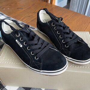 TAOS Retro Star Black Suede Sneakers Size 6